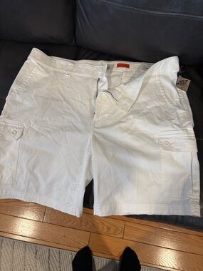 St. John's Bay White Men's Cargo Shorts